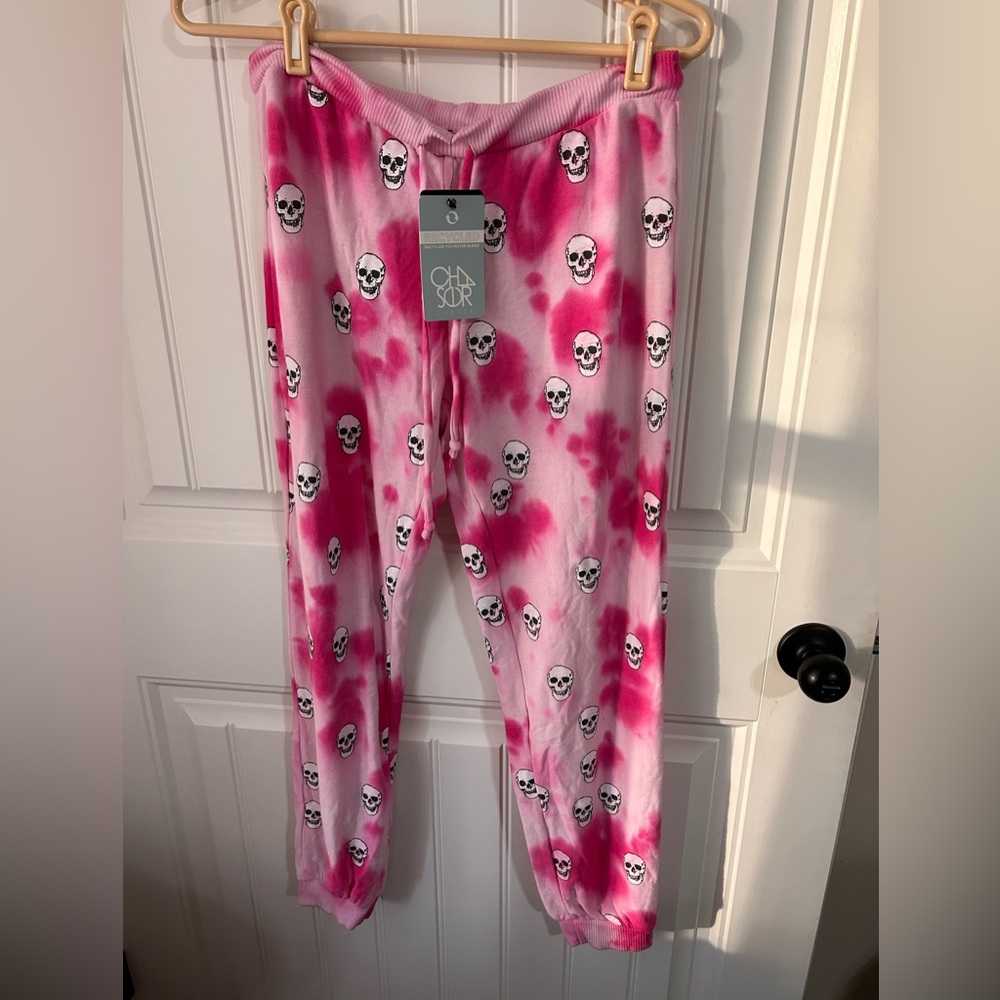 Chaser Tie-Dye Skull Cozy Knit Cuffed
Drawstring Joggers, Best Fit Size Large
